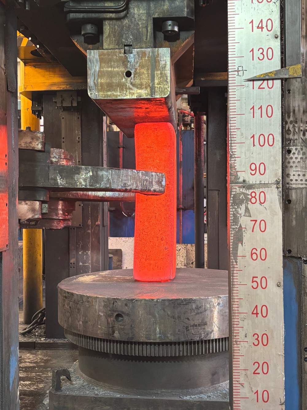32CrMoV12-28 High-performance Hot-work Tool Steel Forging Factory